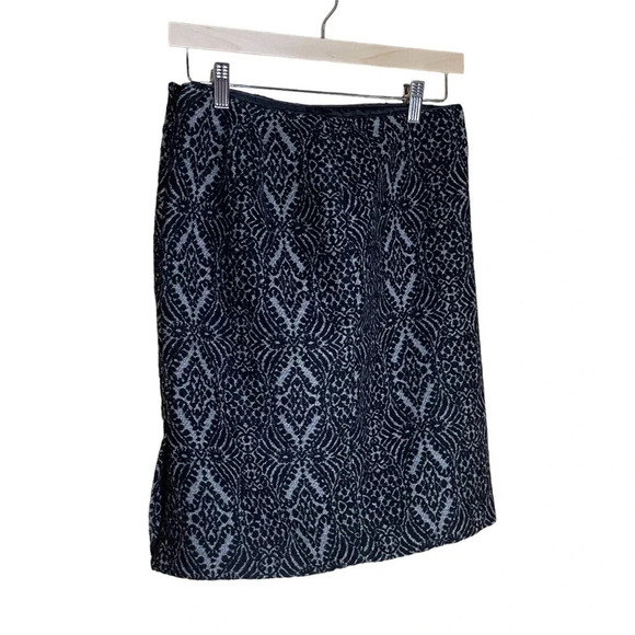 Talbots Black Textured Wool Blend Knee Length Pencil Skirt Size 2P - Picture 3 of 6